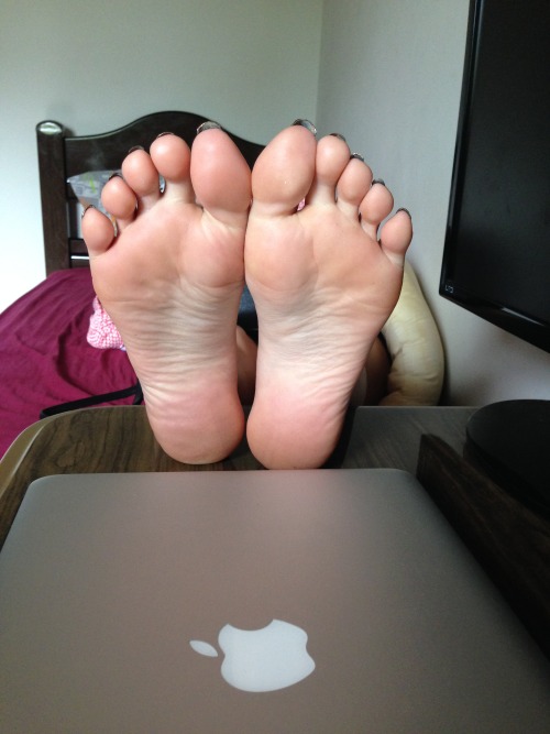 aiklop:Mmmm, best feet are those freshly taken out of flats  :)