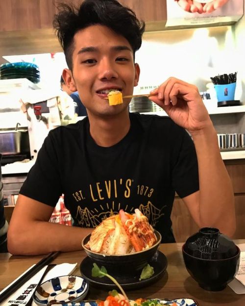 hkgayboy01: tz526: 香港仔 江兆寧 有冇人知佢係咪Member? 得意wow 好靚仔 有無人有他既j相/片