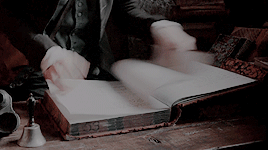 cakesandsnouts:hands + books moments → requested by bookhobbit