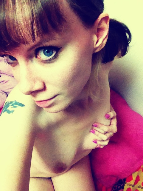 msniko:  IIIIIIIIII wanna get back onliiiiiine!! I miss all you fappers! I hope I get to move out of here into something more permanent soon so that I can get back to camming again! 