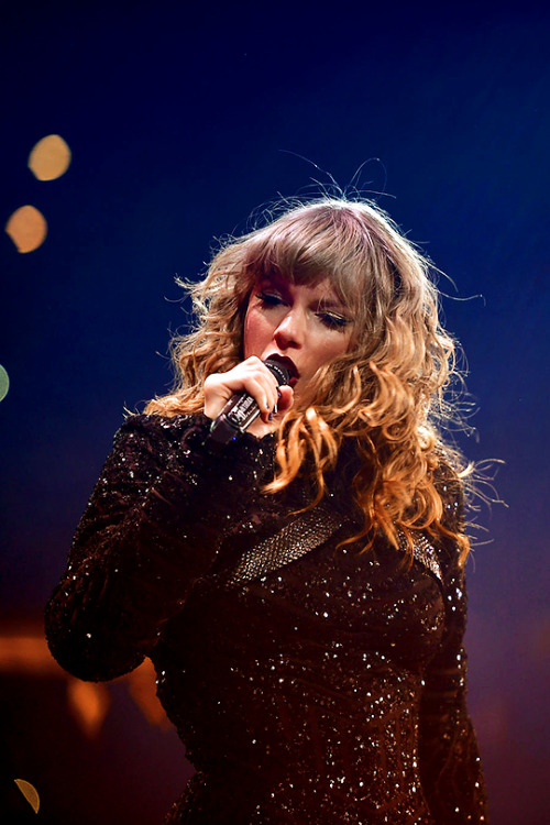 taylorswizzle: REPUTATION STADIUM TOUR // AT&amp;T Stadium on October 5, 2018 in Arlington,