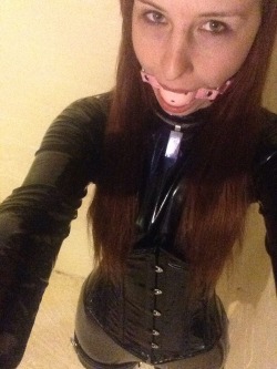 fetishselfies:  Click here to view the picture in full size! View the huge archive of all fetish selfshots here and submit your own fetish selfshot here or send it to fetishselfies@gmail.com to become famous! 