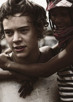styzles-deactivated20151205:  She came up and took my hand and we really bonded,” says Harry. “She lives in the slum with her family, who battle to make a living. “Fortunately for me, English is the main language here so we quickly became friends
