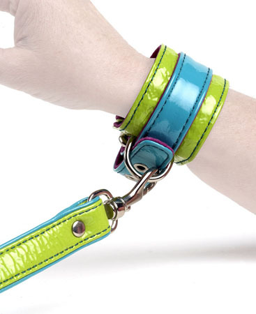 kinkkawaii:  “Wrist cuff for Hands Free Dog Walking”yeah.. about that….. 