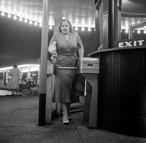 fuckyeahvintage-retro:  Obesity in the 1950s © Martha Holmes 