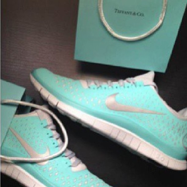 🌟#GYM #SWAG COURTESY OF @NIKE :: #TIFANNY #BLUE... • Gym Swag Daily