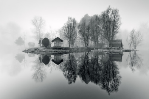 rcruzniemiec:  Through the Misty Air Adam Dobrovits