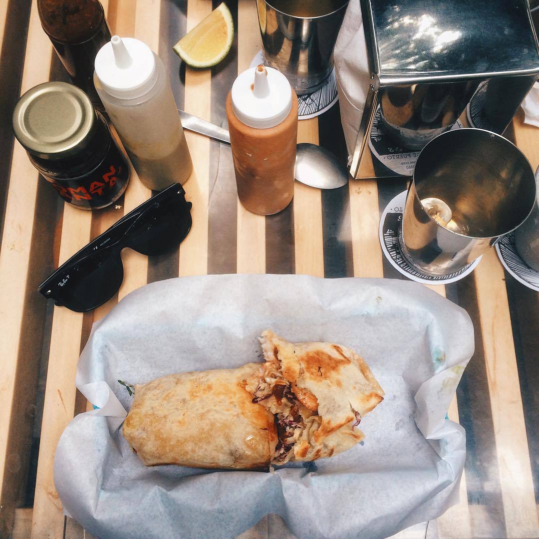 mexicanfoodporn:  Extrañando SF: Burrito de camarón 🍤 en Tres Galeones. #DF