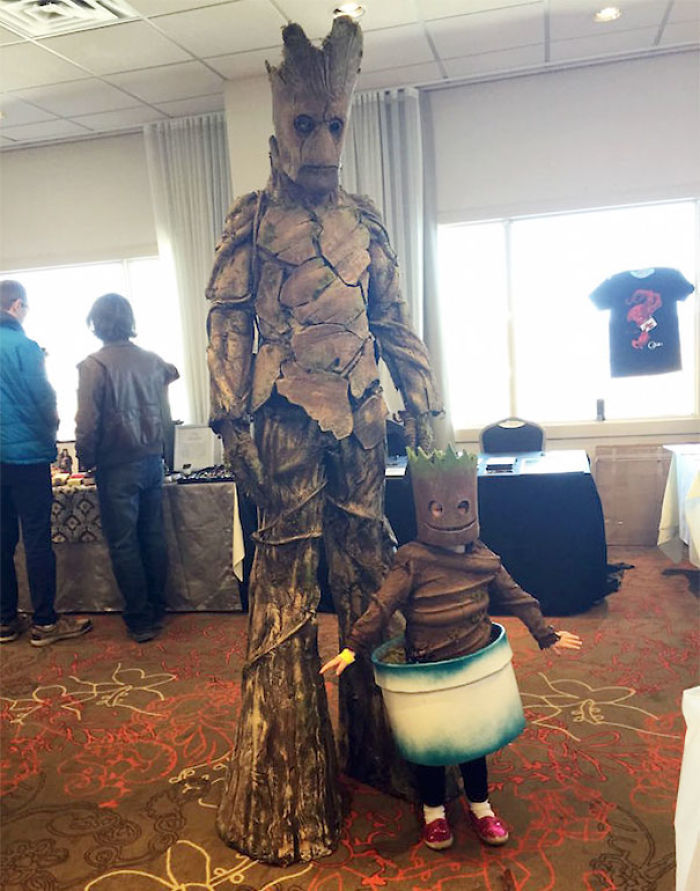 wwinterweb:  Creative dad and daughter Halloween costumes (see 9 more)