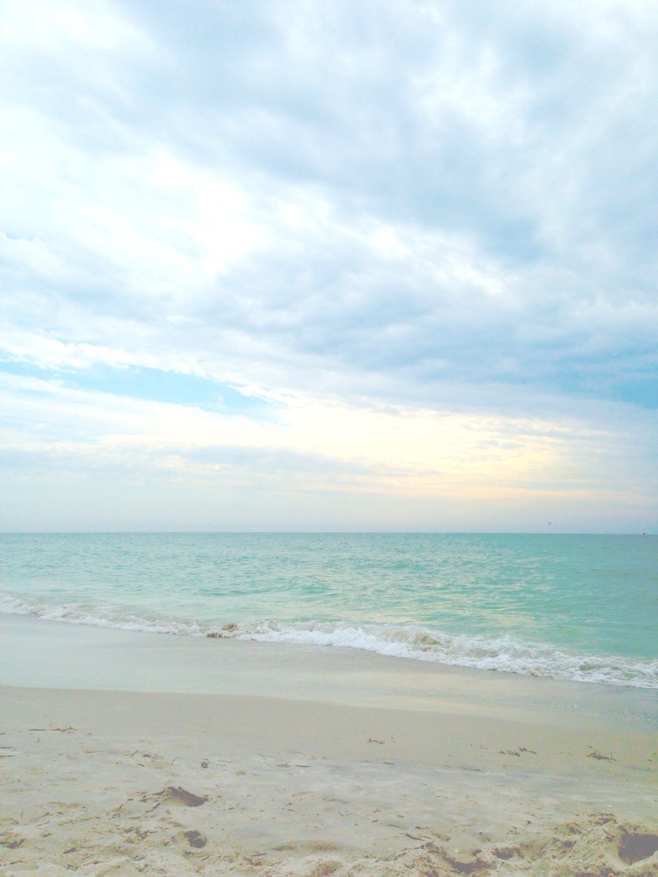 lunakundalini:  floridian view of the sky &amp; the ocean… i’m swooning 