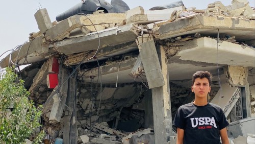 مرحبًا إسمي محمد من غزة وأنا عم بشارك معكم المعاناة اللي
