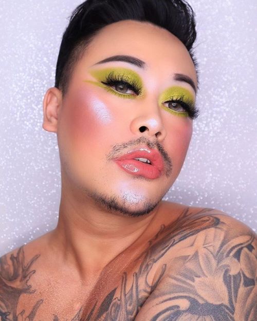 @chestermua looks drop dead gorgeous in Radiate ⚠️ and Ember from our Pink Capsule! On his lips is o