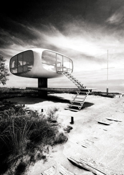 archbucketlist:  Lifeguard-Station on the Island of Ruegen by Ulrich Muether Images by Lasse Rode