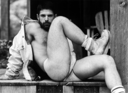 toineaunaturel:  this pose is making me ….. I love his boots, beard, fur , jockstrap ….erotism 100%