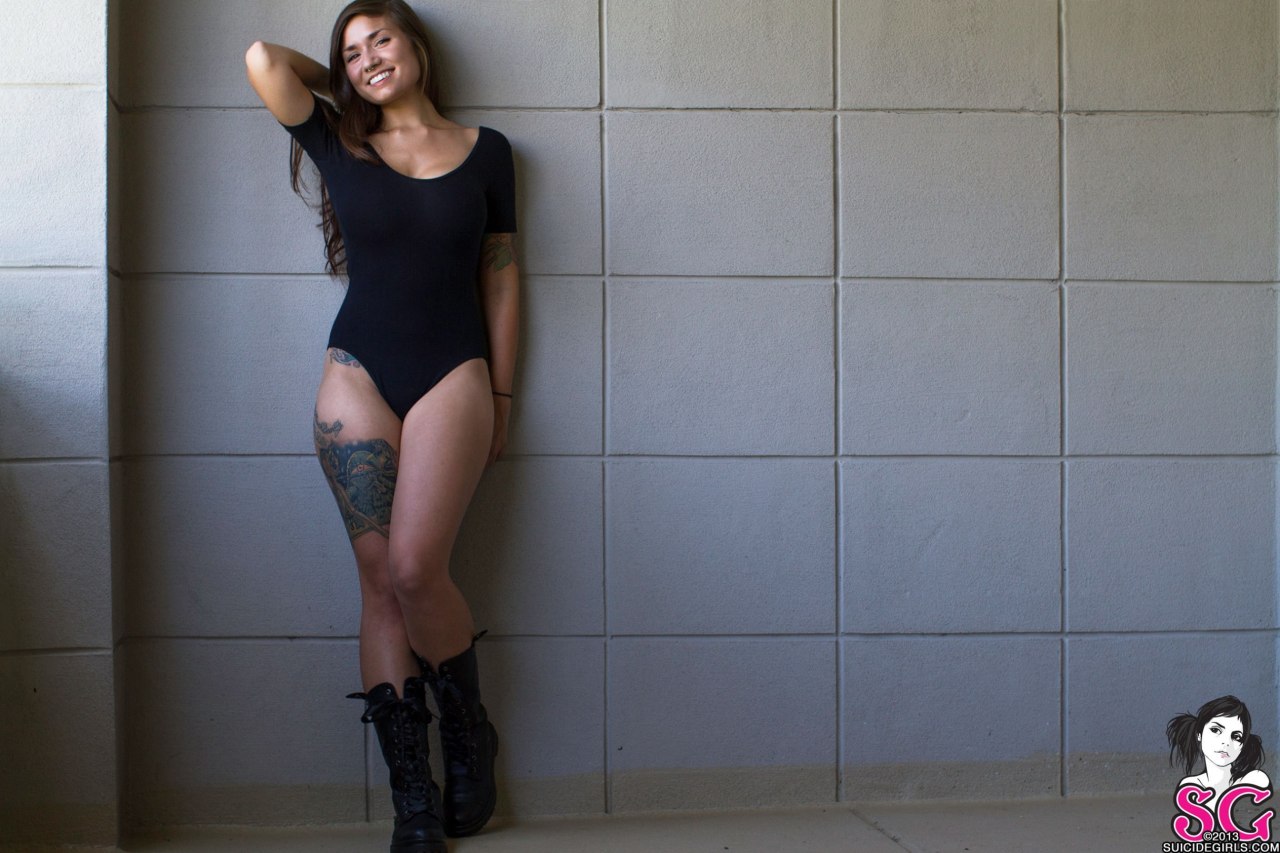 sglovexxx:  Ellia Suicide