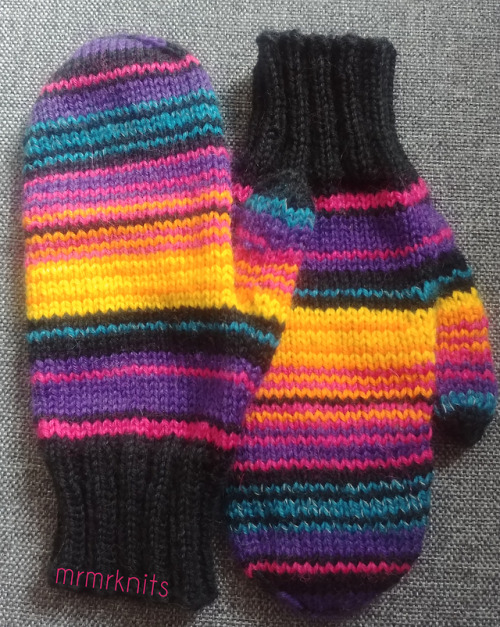 Retrowave aesthetic inspired mittens!