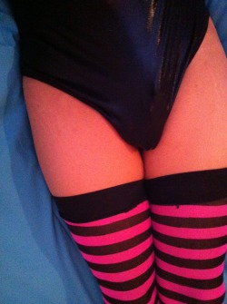 chastesissycd:  Today’s colour scheme: Black and pink!Thanks to thesissyowner for buying me the shiny black bodysuit. It looks and feels amazing! I wonder how good it would feel if I could rub my clit against it….:3