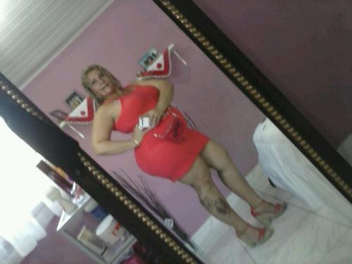 http://lovinthickmoms.tumblr.com/post/52234558426