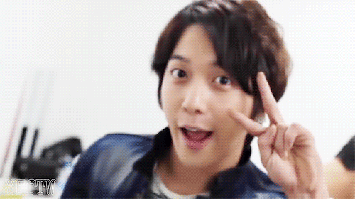 listencnb:  CNBLUE’s V pose