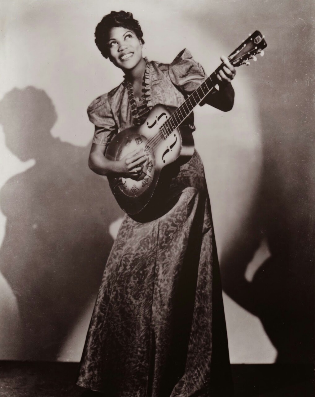 licoricewhipit:  allakinwande:  Sistas with guitars. ❤💔  Beverly Watkins, Bibi