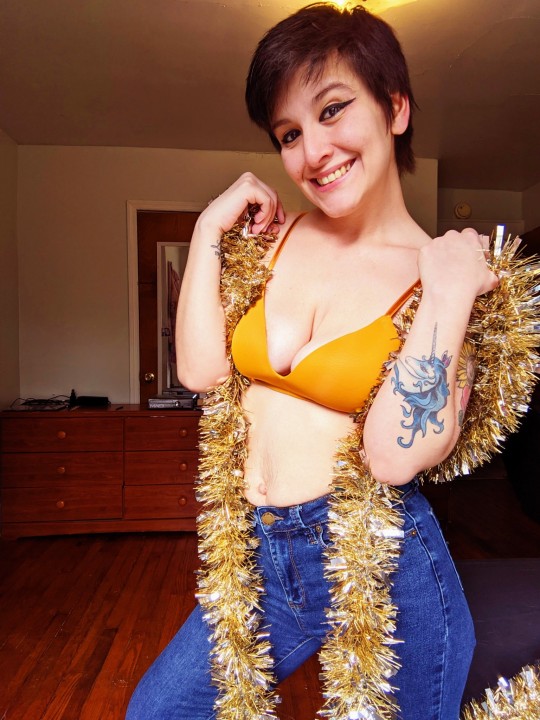 gabbigabriella:How am I supposed to get anything for Christmas when I can’t stop being naughty? ✨😈✨Onlyfans.com/SubPixie ✨ Ŭ.50 til Christmas!