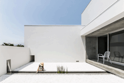 archatlas:  A Courtyard House in Shiga   Courtyard House by FORM/Kouichi Kimura Architects in Shiga, Japan is located in a relaxed area where fields and farms are stretching. The west side of the site is visually connected to the distant hill, making