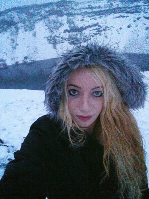 I’m travelling at the moment, so no cam shows for a couple of weeks :’( But I’ll s