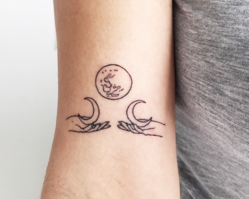 daddysspace:  sskeptical:  Triple Goddess. Maiden, mother, & crone. Birth, life, & death.   A reminder of constant cycles and new beginnings.   Ooh I love this