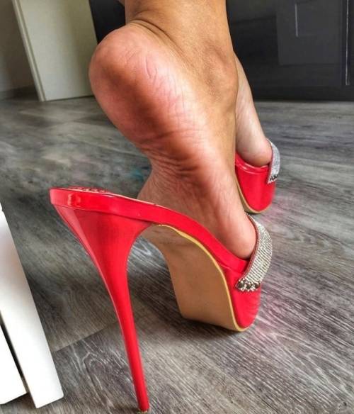 stilettomules: Stilettomules.com Find sexy stiletto mules, slippers, sandals, stripper heels, platf