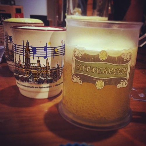 We made #butterbeer and it tastes just like the stuff you can get in #Hogsmeade!!! ⚡️ #happyharrypot