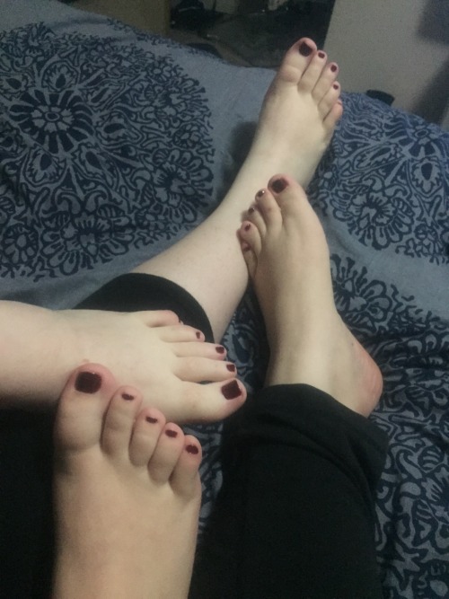 sierra-marie94:  My sister and I got matching pedicures ;)  Can I massage your WONDERFUL feet?? 😍😍