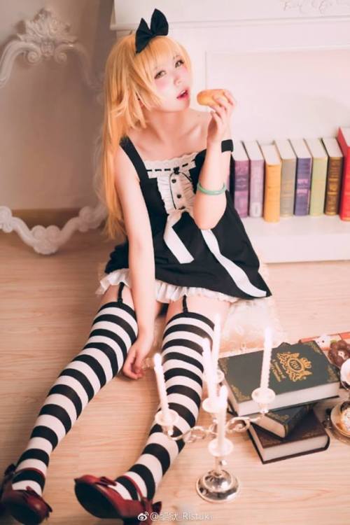 sexywaifucosplay:Coser : 黎狱RistukiCharacter : Shinobu Oshino Title : Bakemonogatariwww.weibo.