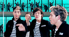 rossgellers:  @zaynmalik: What did the baby chicken say to the mother chicken ? … @zaynmalik: Hi momma ! Aha :D 