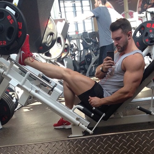 musclehank: Leg day bro