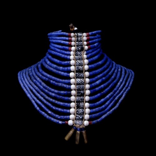 africaafrika:This particular neck ornament, with its central band of patterned Venetian beads and br