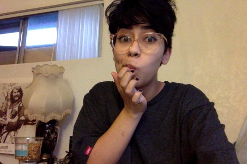 heroofferelden:talent: looking like a useless nerd while eating green beansthey/them