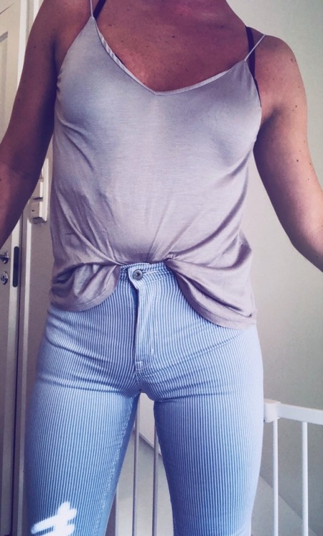 sissydressing - Tight jeans, tucked so hard that it never will...