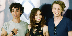 dailyjamiebower:  &ldquo;The Mortal Instruments: City of Bones&rdquo; Madrid Photocall.  que onda pura gente perfecta, JAIME