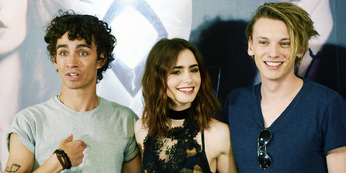 dailyjamiebower:  “The Mortal Instruments: City of Bones” Madrid Photocall.  que onda pura gente perfecta, JAIME