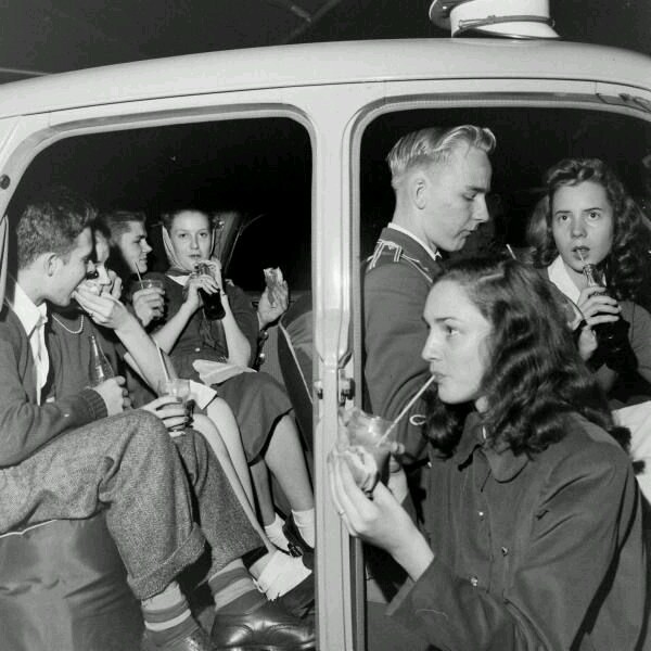 oldsoulretro:  Atlanta Teenagers 1947 LIFE Magazine 