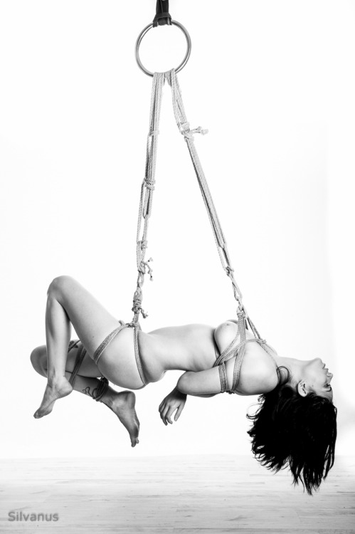 Rope and Garter porn pictures