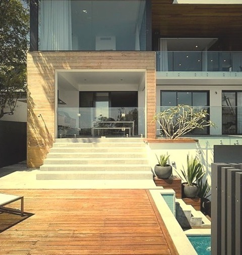 Contemporary DeckDeck: A Sizable Modern Backyard Deck Idea Without A Cover