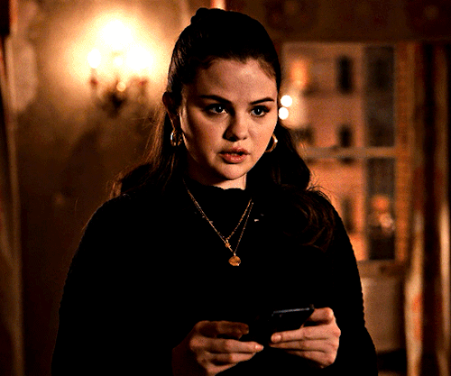 victoria-pedretti: SELENA GOMEZ as MABEL MORAONLY MURDERS IN THE BUILDING | 1.09 “Double Time&