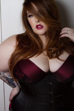 tessmunster:  Modeling SimplyBe’s new Holiday lingerie collection ‘Sugar &amp; Spice’ ❤️ http://theplussizelife.blogspot.com/2014/11/sugar-spice.html?m=1 Photos by Heidi Calvert MUA Natasha Marcelina Hair Jonathan Van Ness 