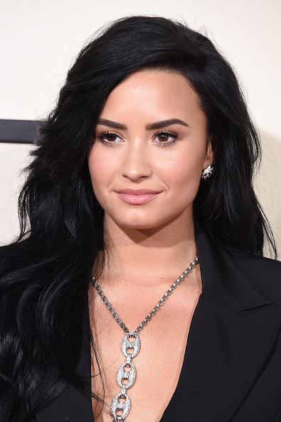 dlovato-news:  FEBRUARY 15th - The 58th GRAMMY Awards - Arrivals. More pictures in