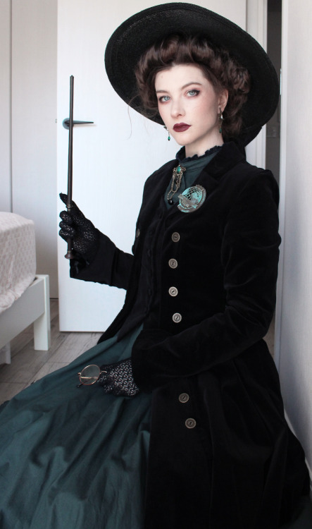 fannyrosie: Just some witch stuff Dress: favoriteCoat: Atelier BozHat and brooch: VintageShoes: Yo