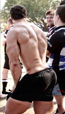 realmanass:  Why I love rugby - seriously fuck that 😈😜