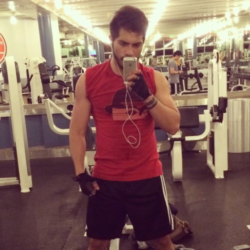 bromancing-the-stone:  Gym selfies 