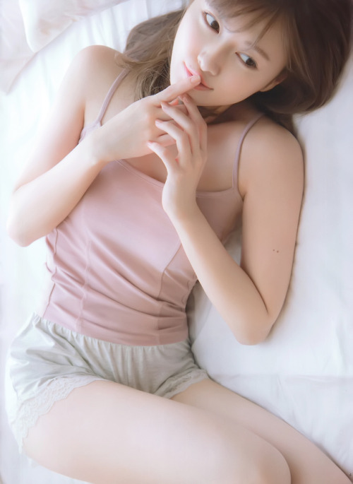 46pic:  Mai Shiraishi - FRIDAY WHITE