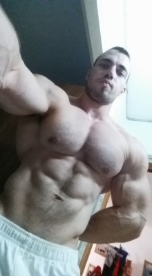 whitepapermuscle:  Danny Kaganovich